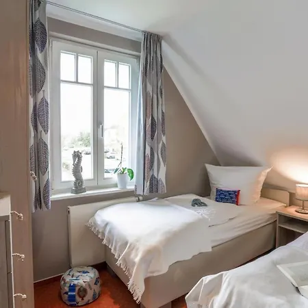 Holiday home Seepferdchen, 27b, Haus Zingst 27b